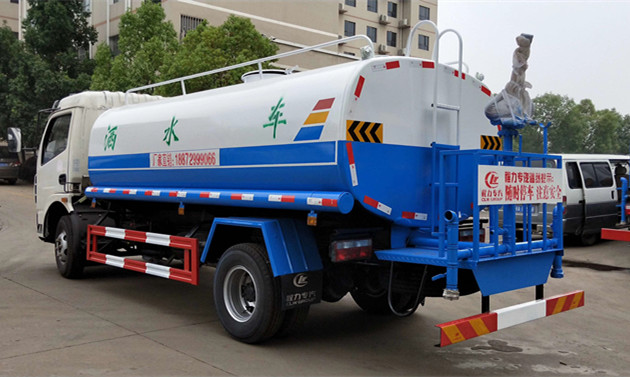 ������ˮ܇��8����ˮ܇�r�񣬖|�L(f��ng)���𿨞�ˮ܇����-��������