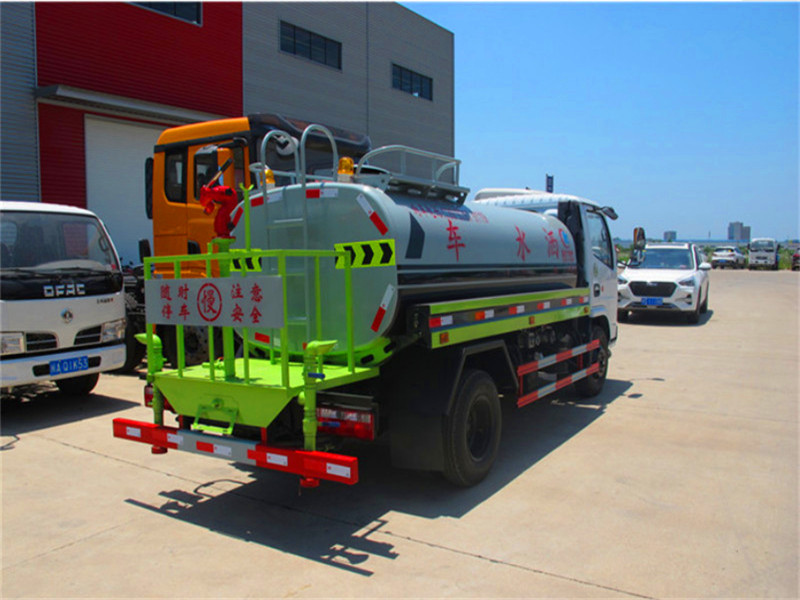 東風(fēng)多利卡灑水車 東風(fēng)多利卡灑水車