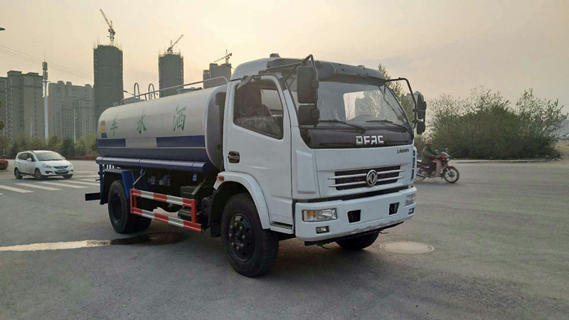 開綠化灑水車需要什么條件 工地用灑水車要注意哪些事項 開綠化灑水車需要什么條件 工地用灑水車要注意哪些事項