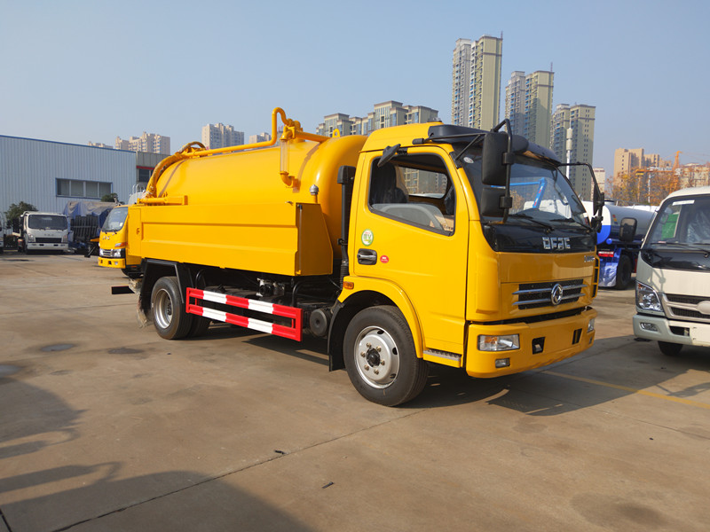 吸污車司機嚴格遵守交通規則-5立方清洗吸污車廠家銷售 吸污車司機嚴格遵守交通規則-5立方清洗吸污車廠家銷售