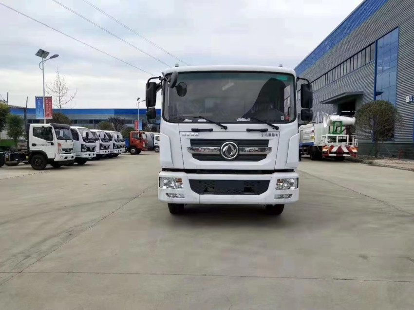 程力灑水車廠家至東風公司特種裝備事業部打造軍車品牌 程力灑水車廠家至東風公司特種裝備事業部打造軍車品牌