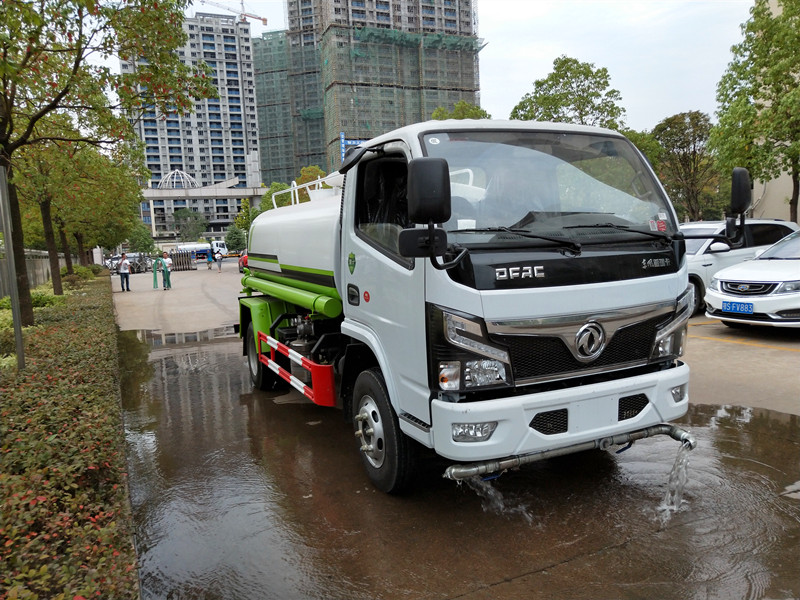 一個(gè)灑水車多少錢一輛 一個(gè)灑水車多少錢一輛