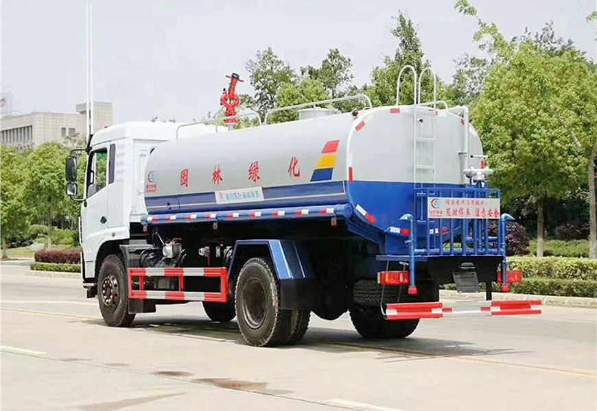 東風(fēng)專底12方灑水車(chē)后方展示圖